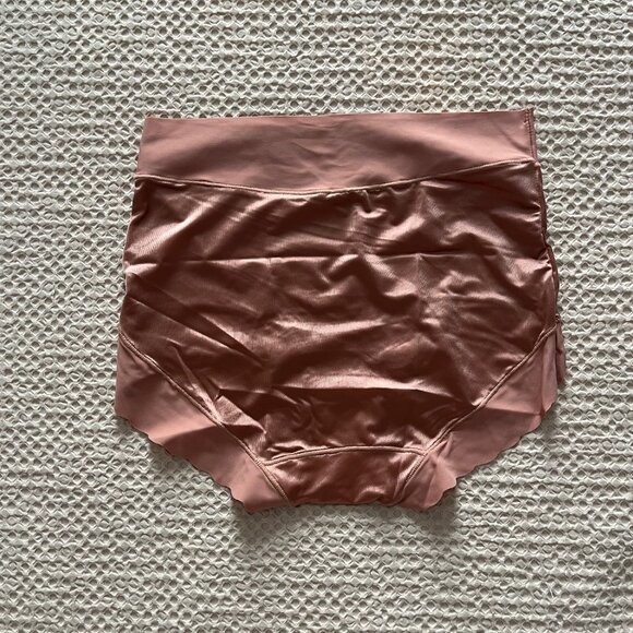 NWT Silky High-Waist Seamless Briefs With Scalloped Edges - Street Size XS/S - Picture 5 of 7